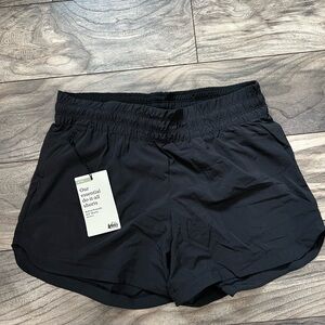 REI active pursuits 4.5 inch shorts
